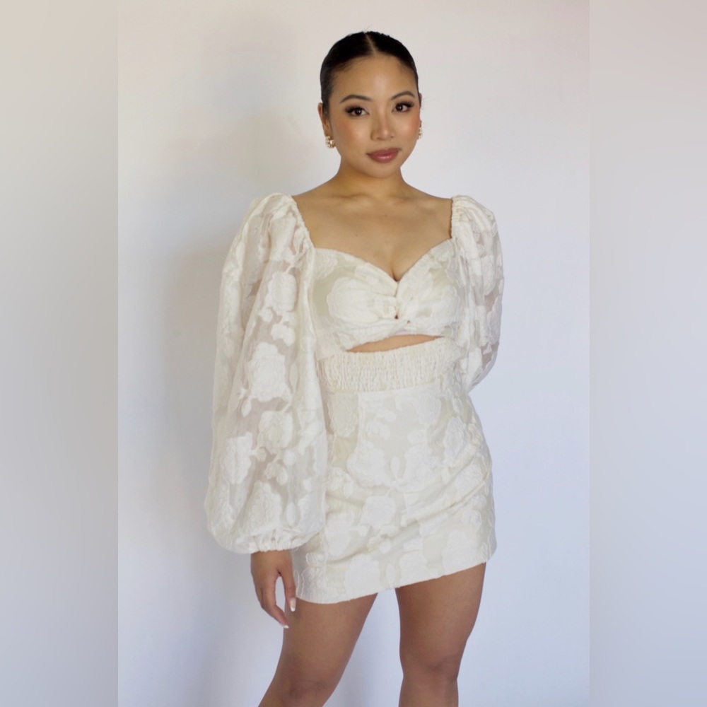 Floral balloon sleeve front twist mini dress